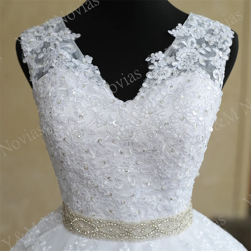 Y & M Novias-Robes de mariée en cristal avec ceinture à col en V, robe de Rhde luxe pour patients ivoire exquis, train de perles, 2024 fibre