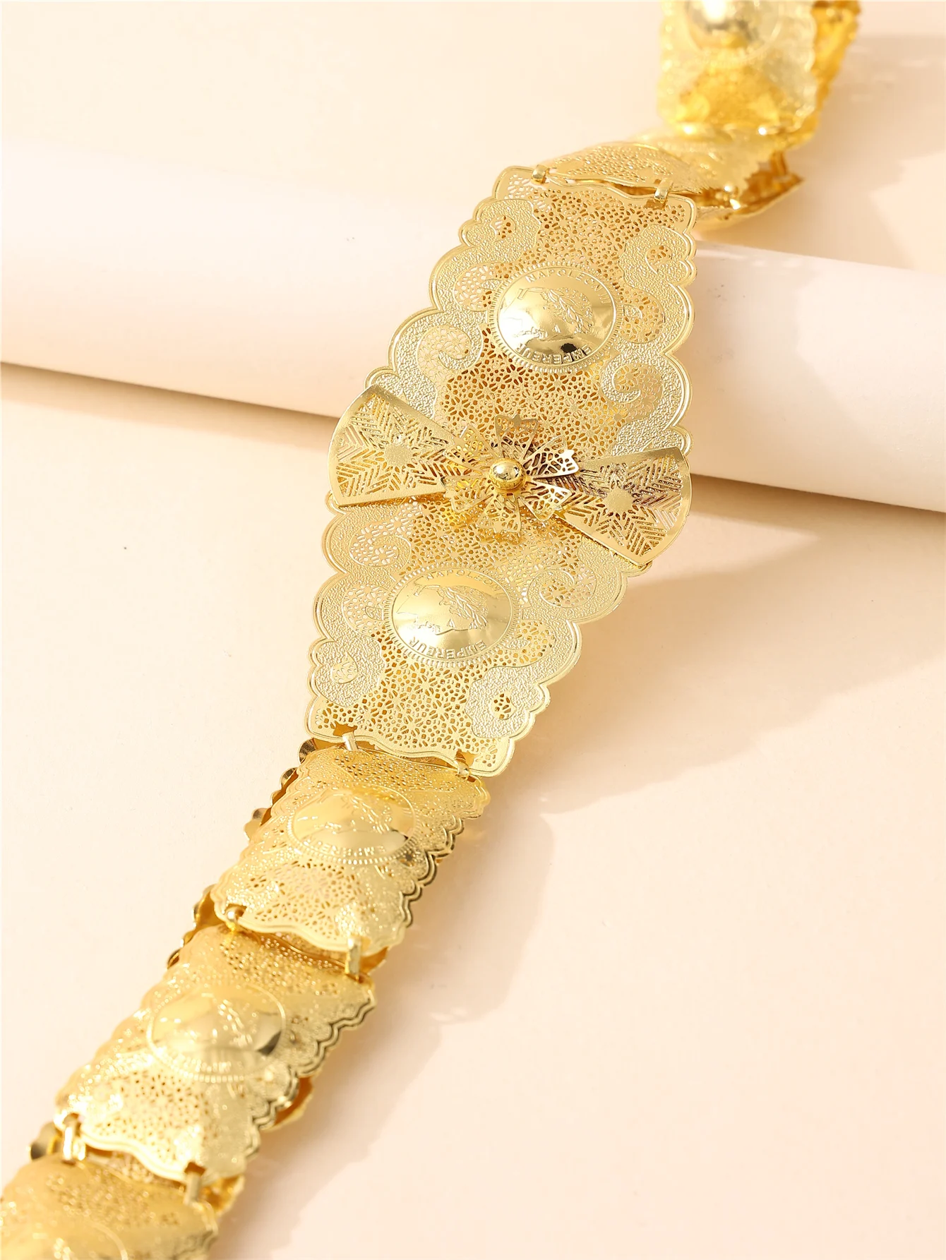 

Thin Hollow Women's Belt Luxurious Noble Style Carved Patterns Kaftan Belt For Bridal Wedding Gala Festival