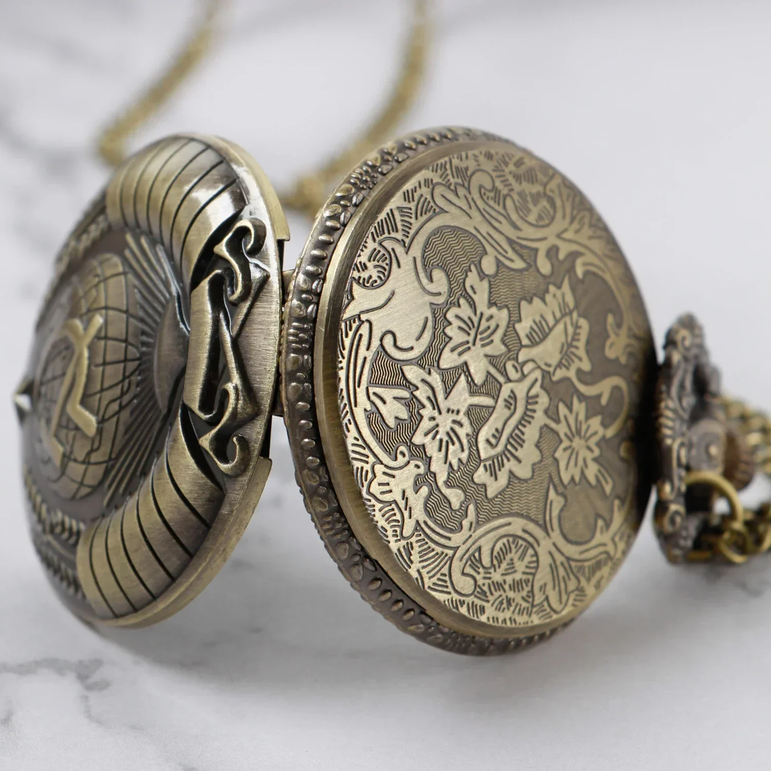 Retro Sichel Abzeichen Design Steampunk Taschenuhr Antik Vintage Quarz Kette Uhr Anhänger Schmuck Zeitmesser Geschenk für Frauen Männer