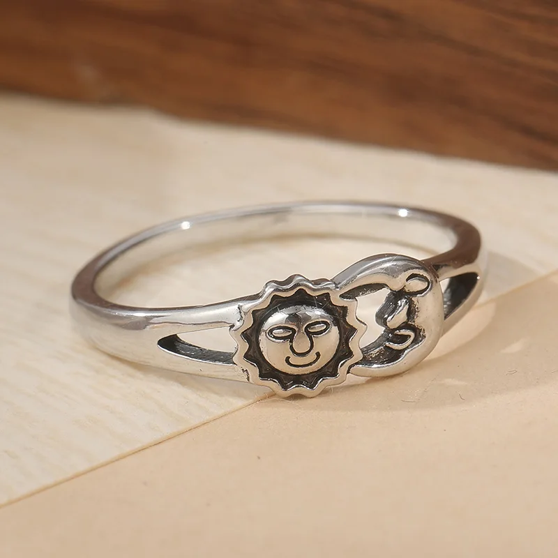 Vintage-Ring in Silberfarbe mit handgeschnitztem Stern und Mond für Damen, geometrischer Schmuck für den täglichen Gebrauch und Partys – Detail 2