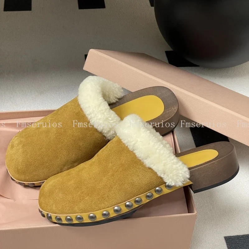

Зимние женские тапочки, пушистые теплые туфли на плоской подошве с круглым носком, высокое качество, натуральная кожа, заклепки, декор, модный дизайн для отдыха, повседневные шлепанцы