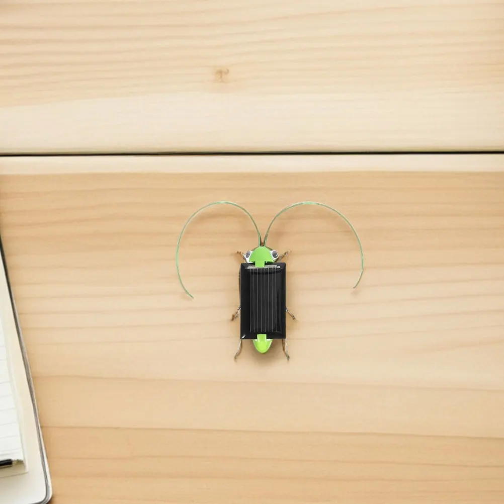 

4 шт., пластиковые насекомые, солнечные насекомые, реалистичный кузнечик, таракан, ползание, солнечная энергия, научный эксперимент, открытый сад