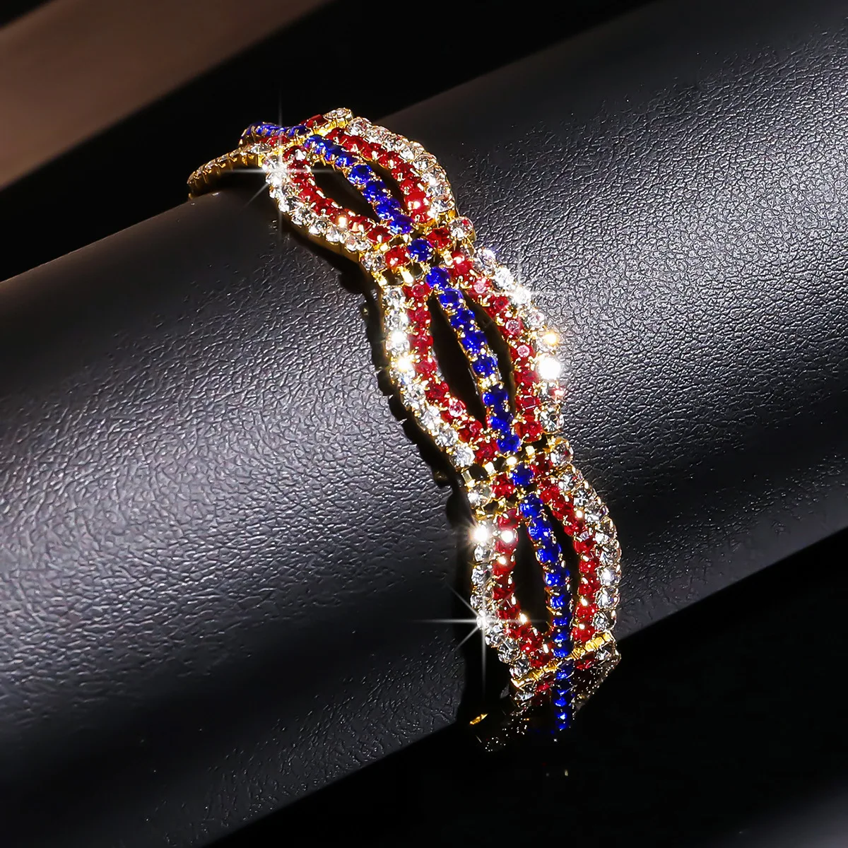 Amazon, all-copper high-end super flash full diamond bracelet women, light luxury geometric exquisite bracelet hand jewelry