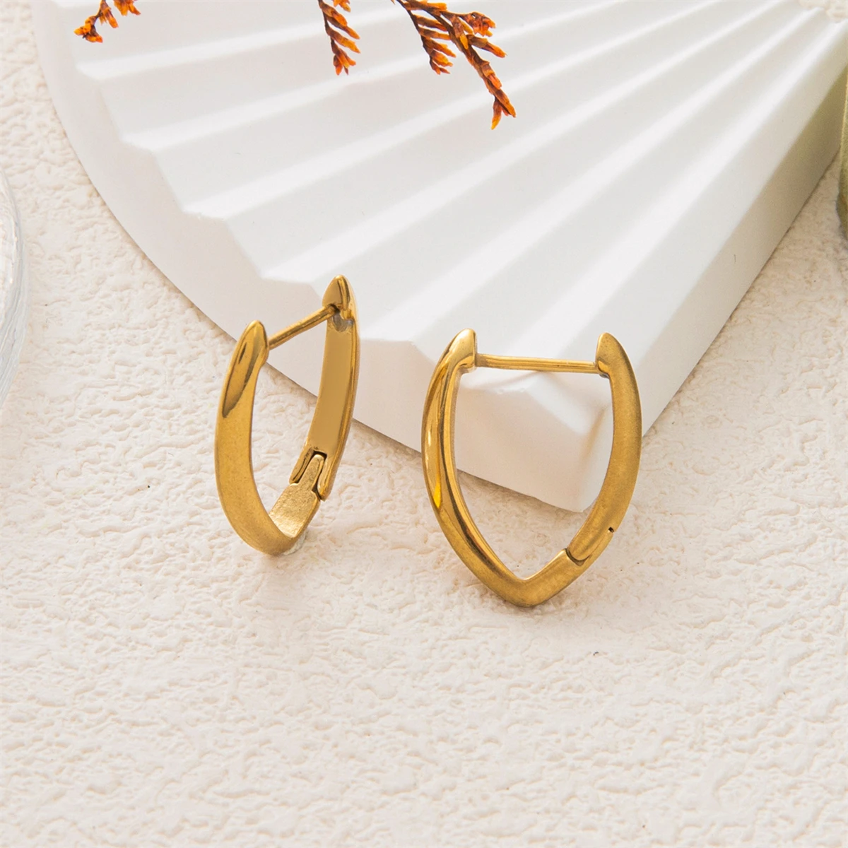 Edelstahl-Ohrringe mit Goldbeschichtung und Ohrringe aus PVD-beschichtetem 18k Farbbeständigem Material – Detail 4