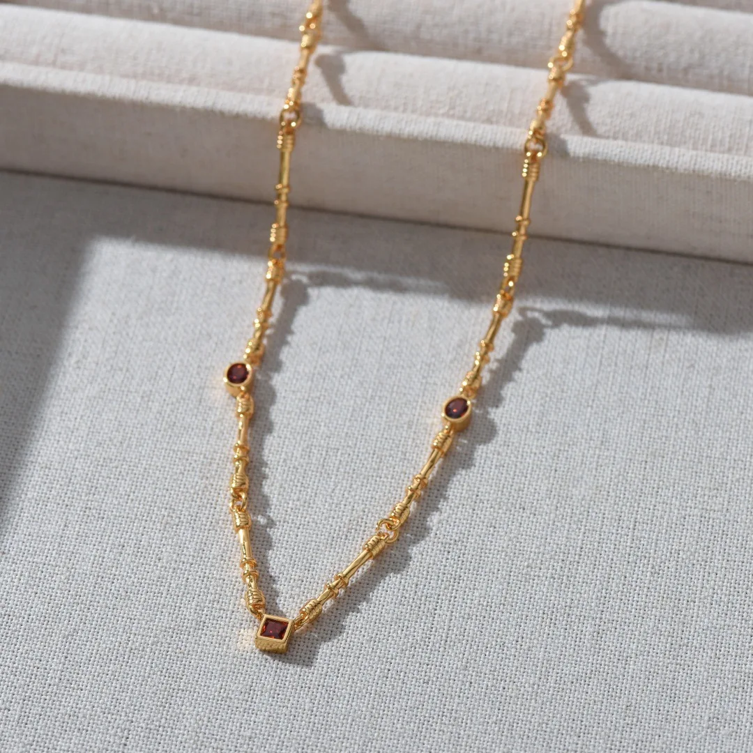 

Fashion Brass Gold Plated Red Zircon Necklace Woman Exquisite Charm Jewelry Accessories