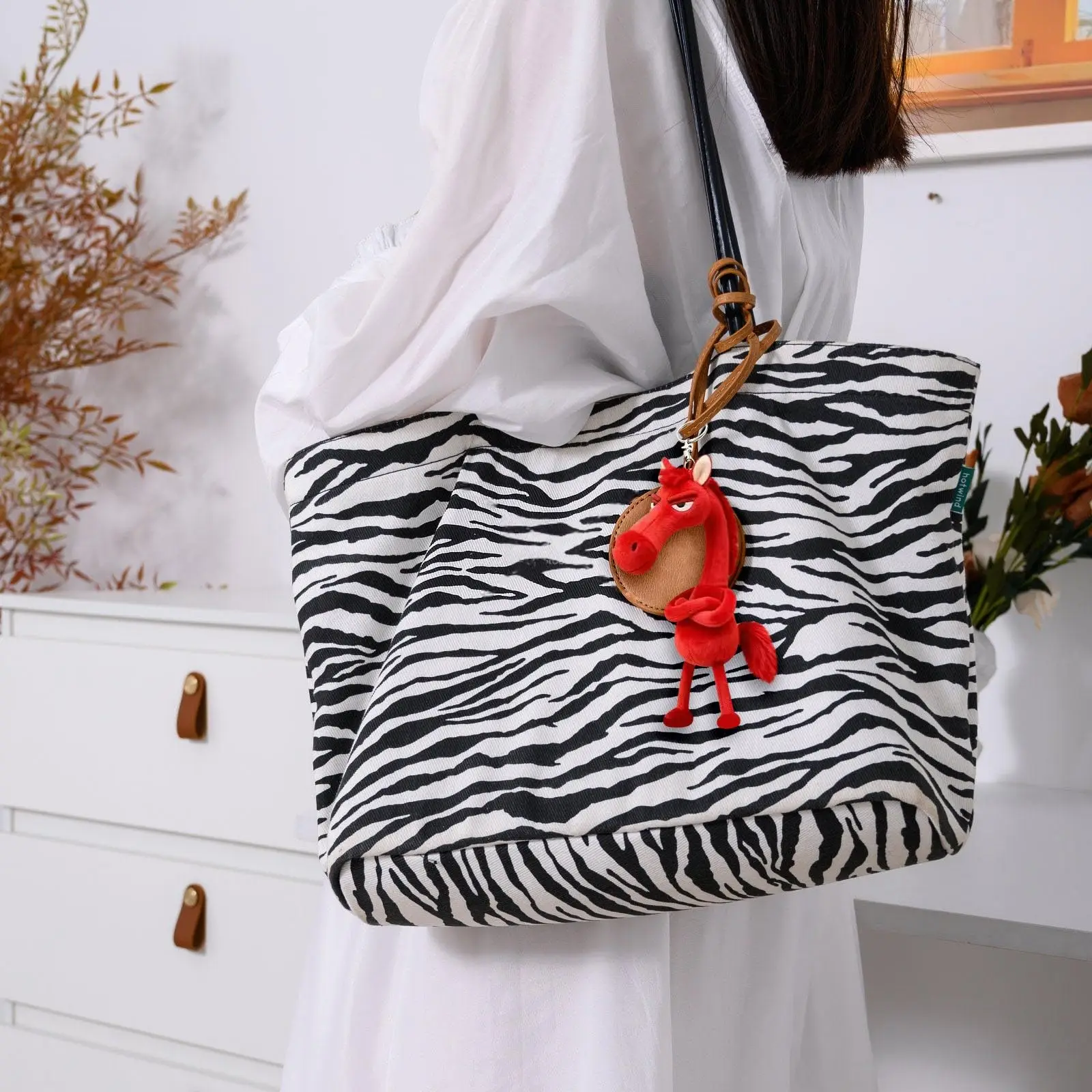 Fashion 키링 Arrogance Horse Keychain Adorable Plush Charm Cute Plush Key Ring For Backpack  Friend Car llaveros 키캡 키링