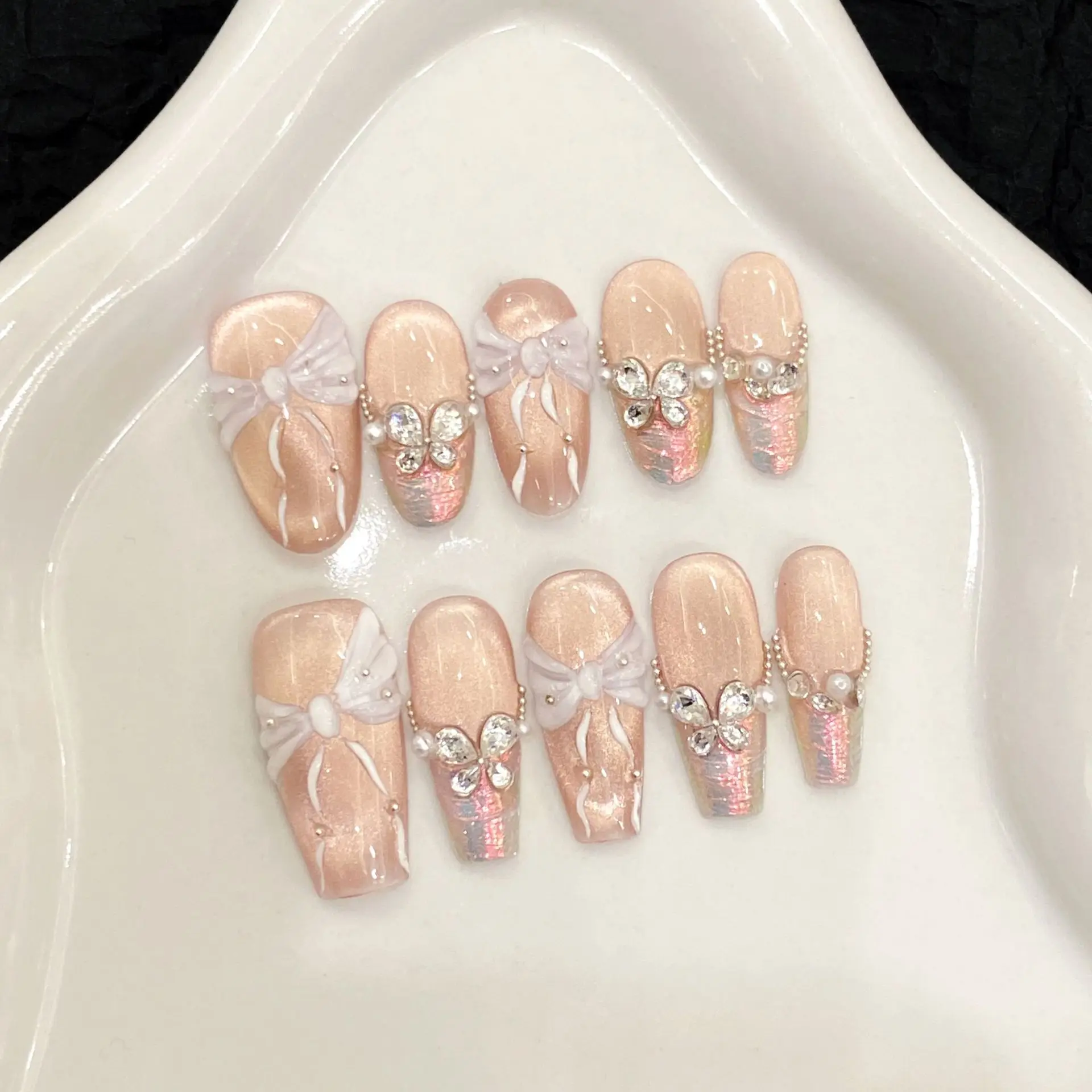 10 Stück reine weiße Schleifen zum Aufdrücken der Nägel, Aurora-Katzenauge, Schmetterlingsform, Diamant, handgefertigt, künstliche Nägel, mädchenhaft, süßer falscher Nagel