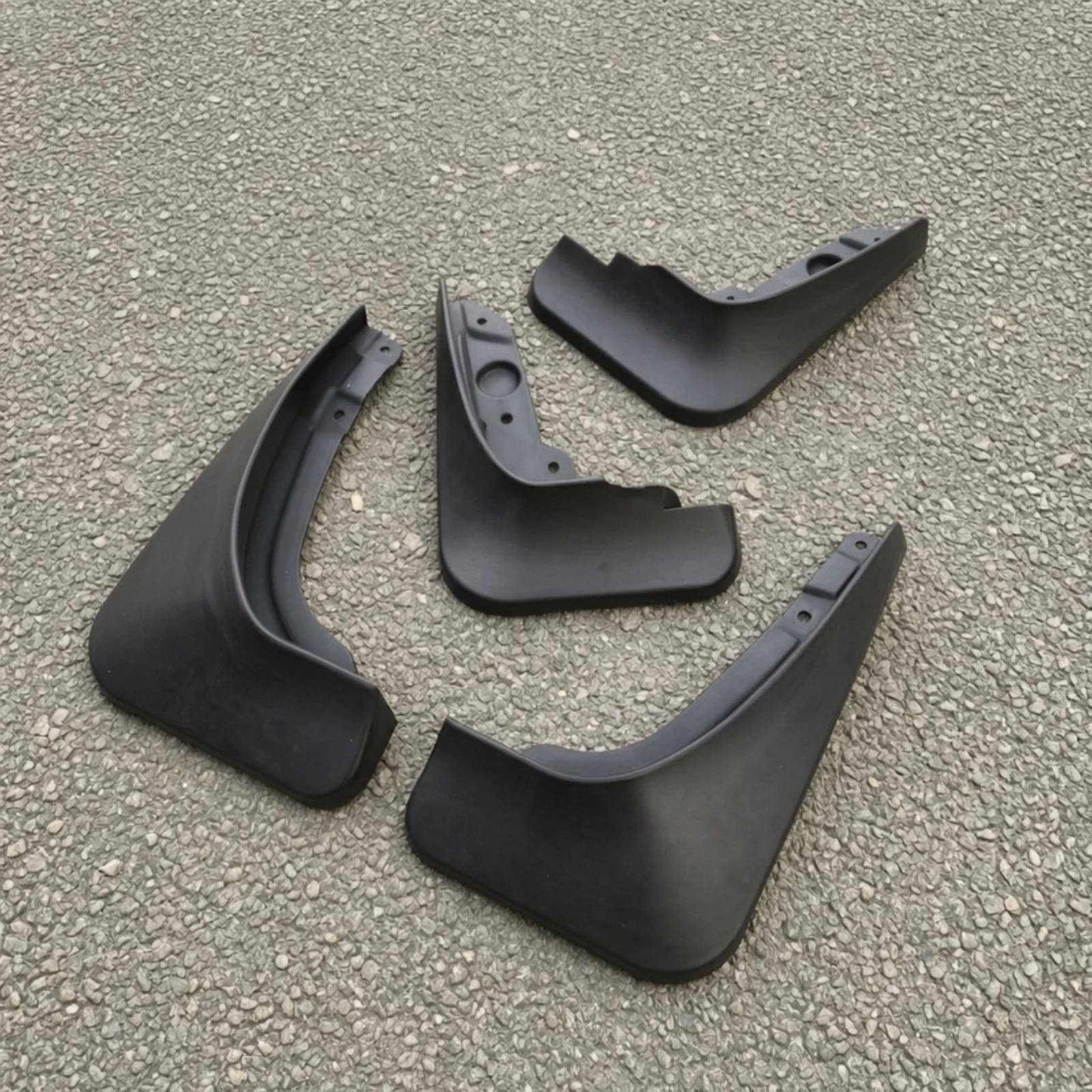 4 Pieces Molded Mudguards Rigid Car Mud Flaps Mud Flaps with Mounting Hardware Contoured Automotive Parts Aerodynamic