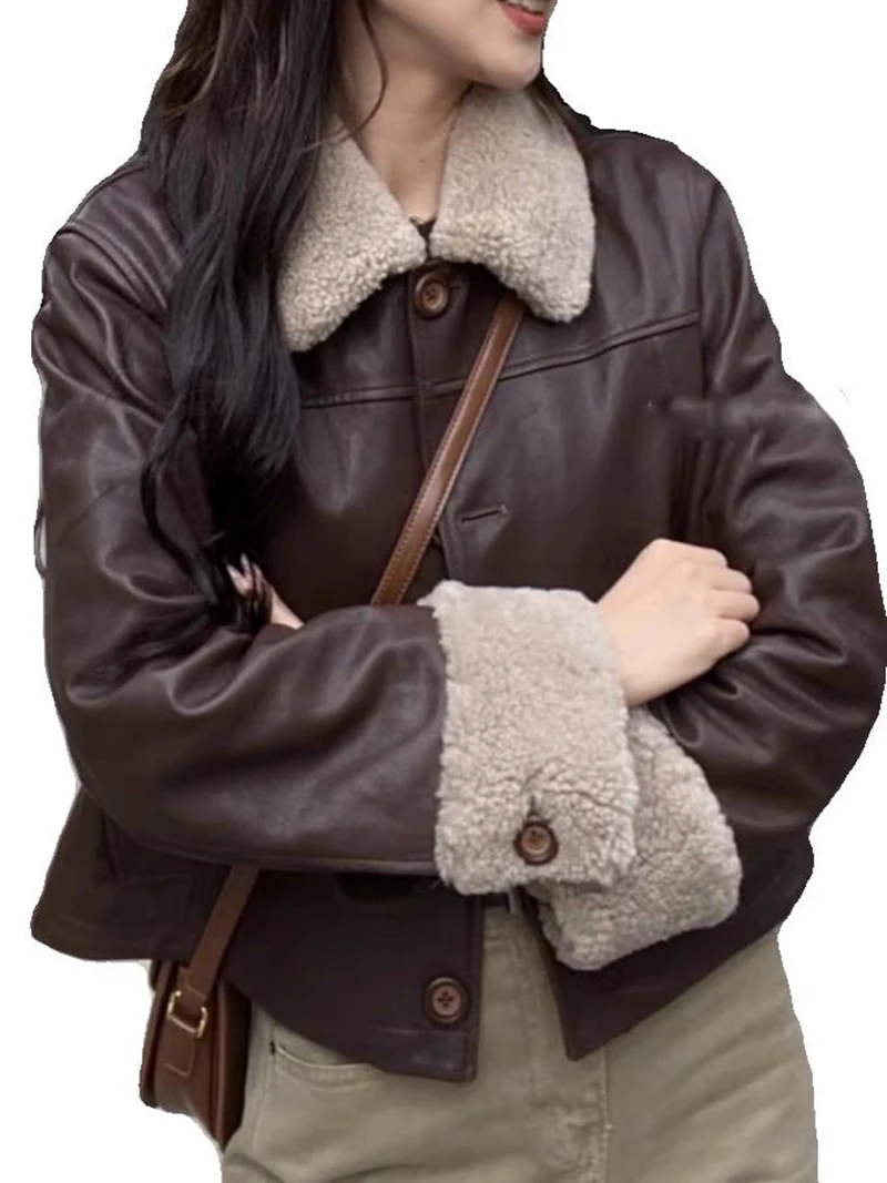 Brauner Retro-Stil aus Baumwollleder, kurz, Motorradbekleidung, Lammfell-Ledermantel, Damen-Herbst-Winter-Einreiher, PU-Mantel