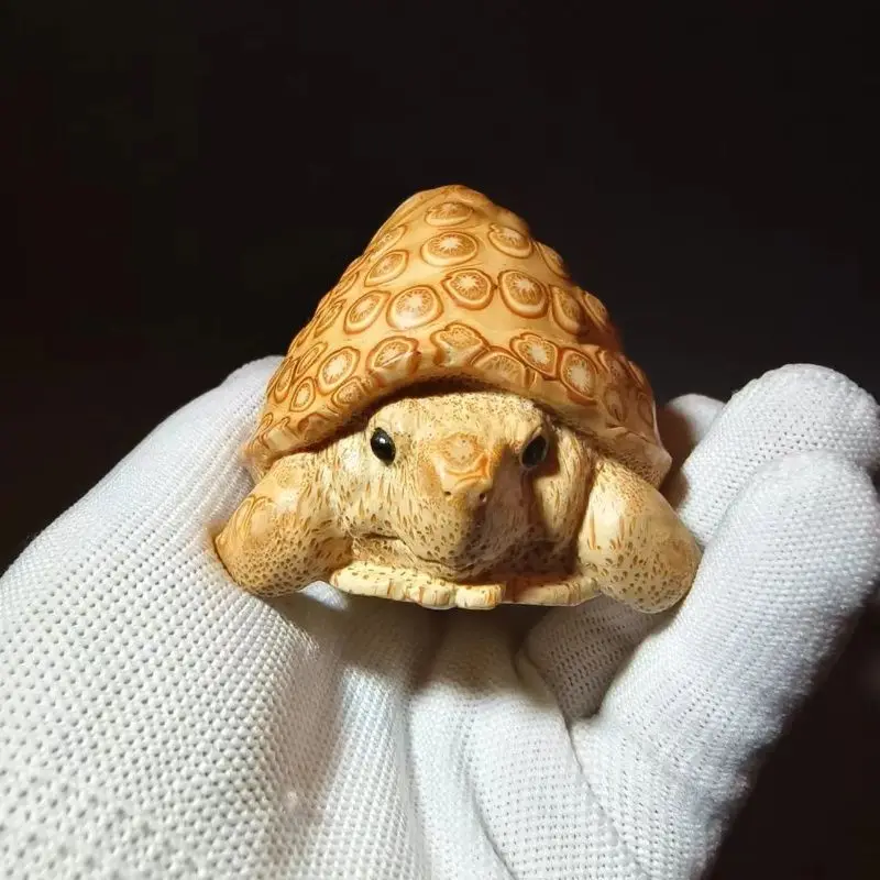 The teacher is purely handmade, ten-year-old material carving, bamboo root carving sea turtle, Wenwan hand piece
