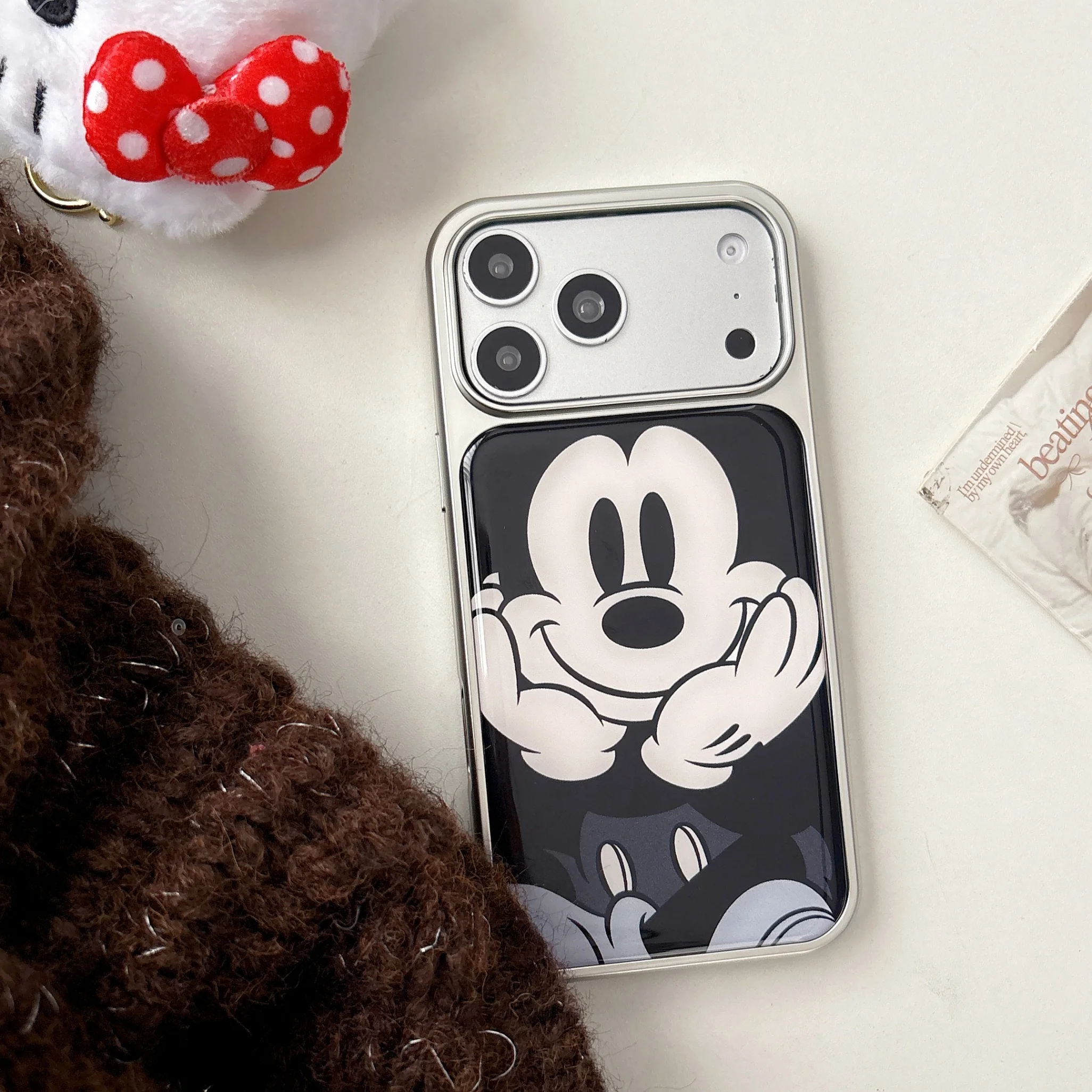 Coque de téléphone Mickey pour iPhone 14 15 16 17, avec grande découpe pour appareil photo, fond noir, motif Mickey, antichoc