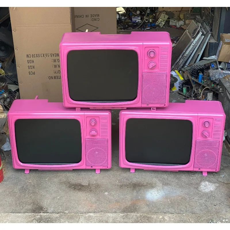 80 old black and white TV changed to LCD screen to play the exhibition scene layout connected to the camera wedding photo clock