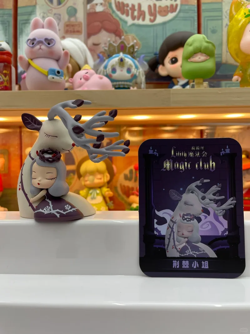 

Новинка в наличии, натуральная глухая коробка Lilith Magic Club, модные аксессуары, фигурки, милые украшения для рабочего стола, подарки-сюрпризы на Хэллоуин