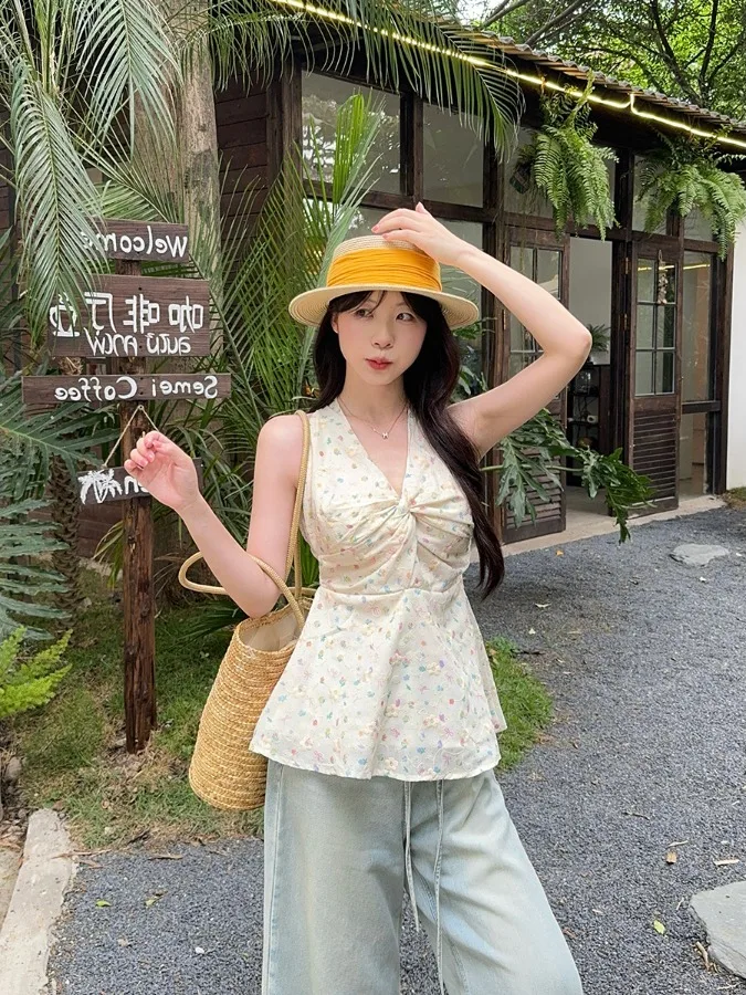 

Летний модный универсальный жилет без рукавов с цветочным принтом и V-образным вырезом для полных женщин, скрывающий недостатки фигуры, коллекция 2026 года