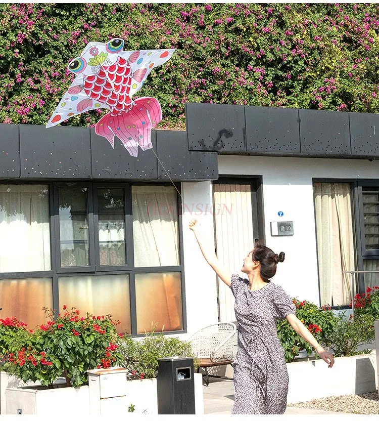 2023 Neuer Goldfischdrachen für Kinder, einfach zu fliegendes Handkabelrad für Erwachsene