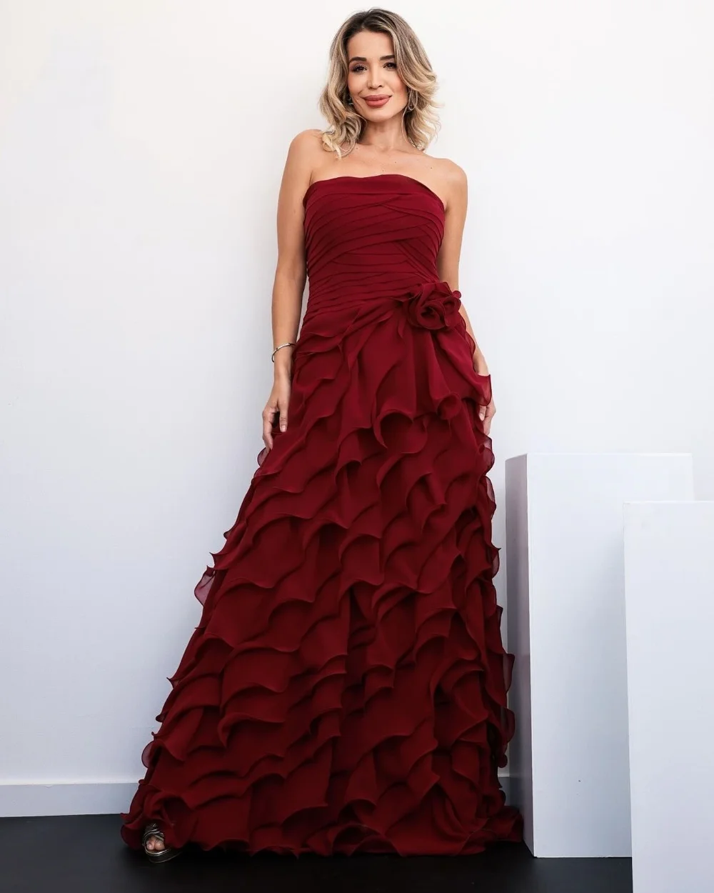 

Customized Exquisite High Quality Chiffon Tiered Ruched A-line Strapless Long Dresses Bespoke Occasion Dresses Fashion Retro