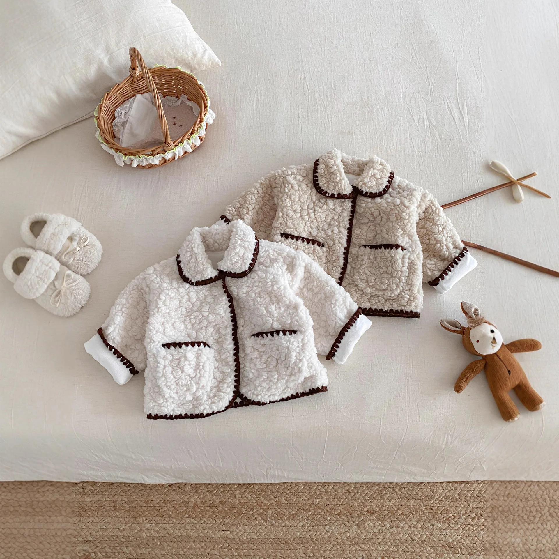 

Новая корейская одежда для малышей и малышей, мягкая и плюшевая толстая теплая куртка для мальчиков и девочек, зимний ветрозащитный топ из овечьего флиса