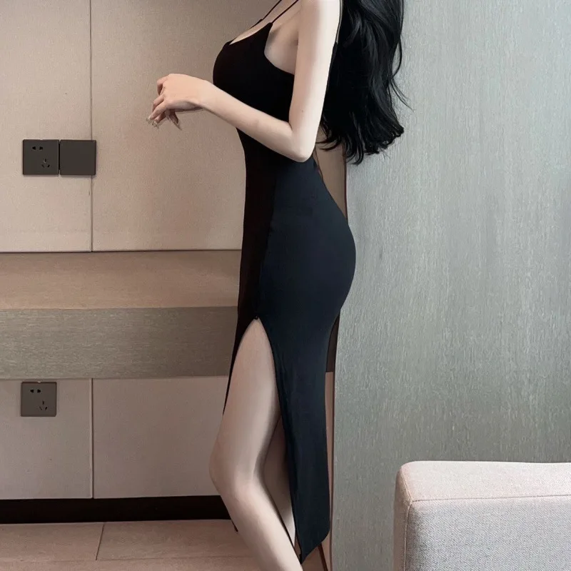 Stepmother Strap Niche, Hip Hugging, Waist Cinching, Slimming Black Sleeveless Spaghetti Strap, Unique Temperament, Long Skirt