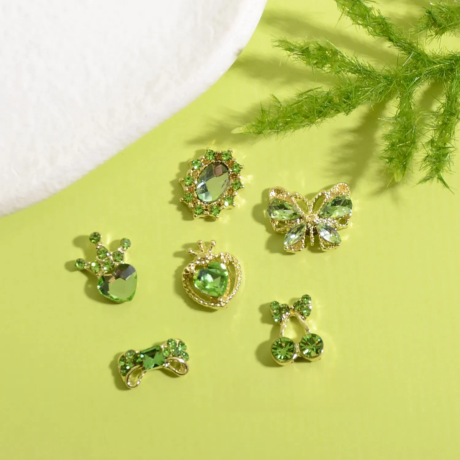 DIY 3D 나비 합금 다이아몬드 네일 아트 장식-살롱 일일 사용을위한 슈퍼 요정 빛 녹색 뱀 디자인 손톱 액세서리