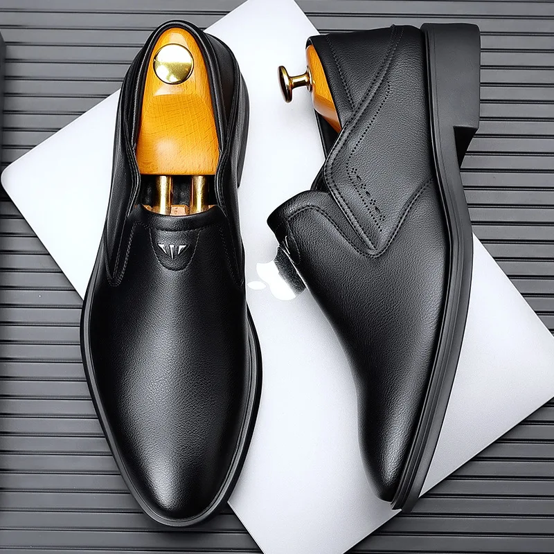 2024 Spring Autumn Men\'s Dress Shoes Fashion Casual Cow Leather British Pointed Toe Black and White New Designer Shoes Male