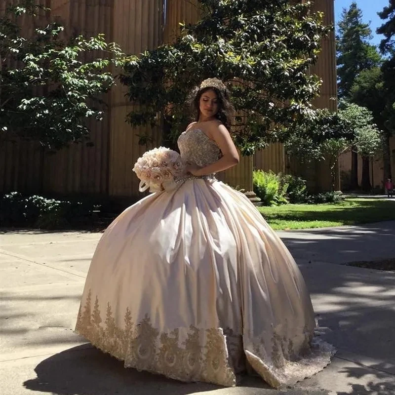 แชมเปญหรูลูกไม้หวาน 16 Quinceanera ชุด 2025 ชุดบอลคริสตัลซาติน Masquerade Vestidos 15 Anos พรหม Gowns ปรับแต่ง