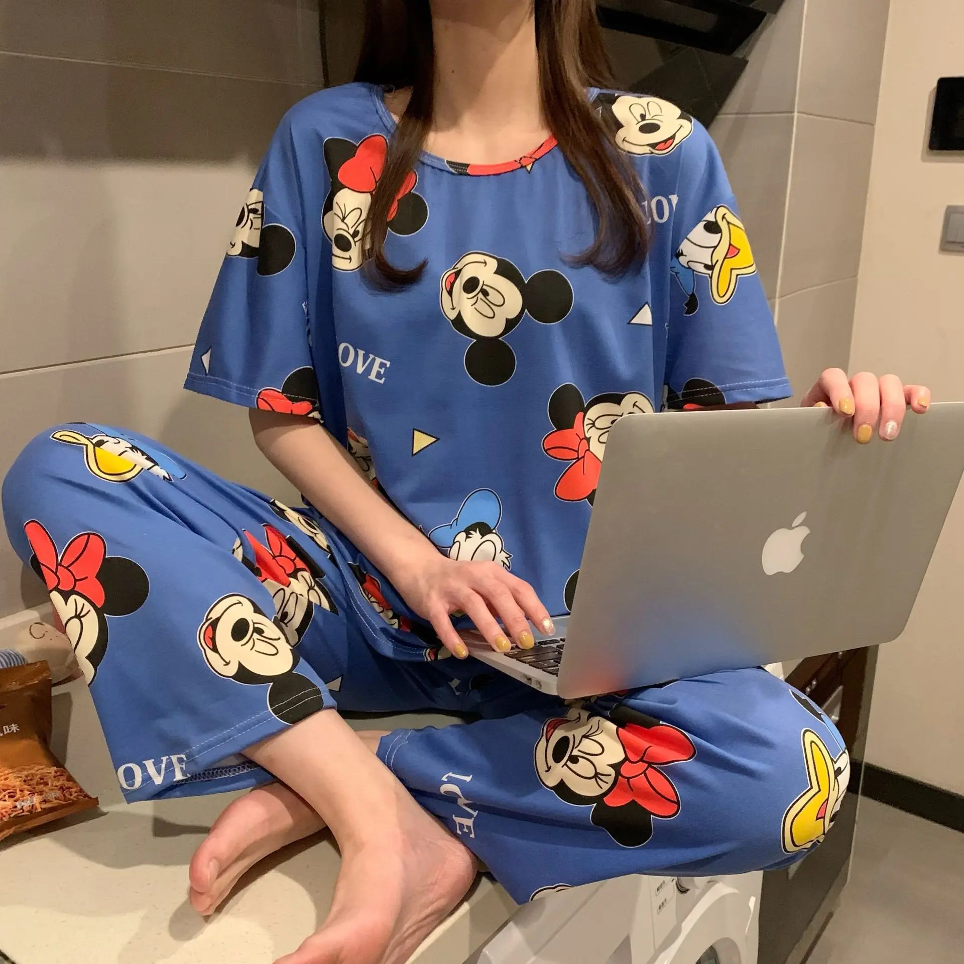 Disney-Pijama con estampado de Mickey y Minnie para mujer, pantalones de manga corta, traje fino de dos piezas, ropa informal para el hogar, Verano