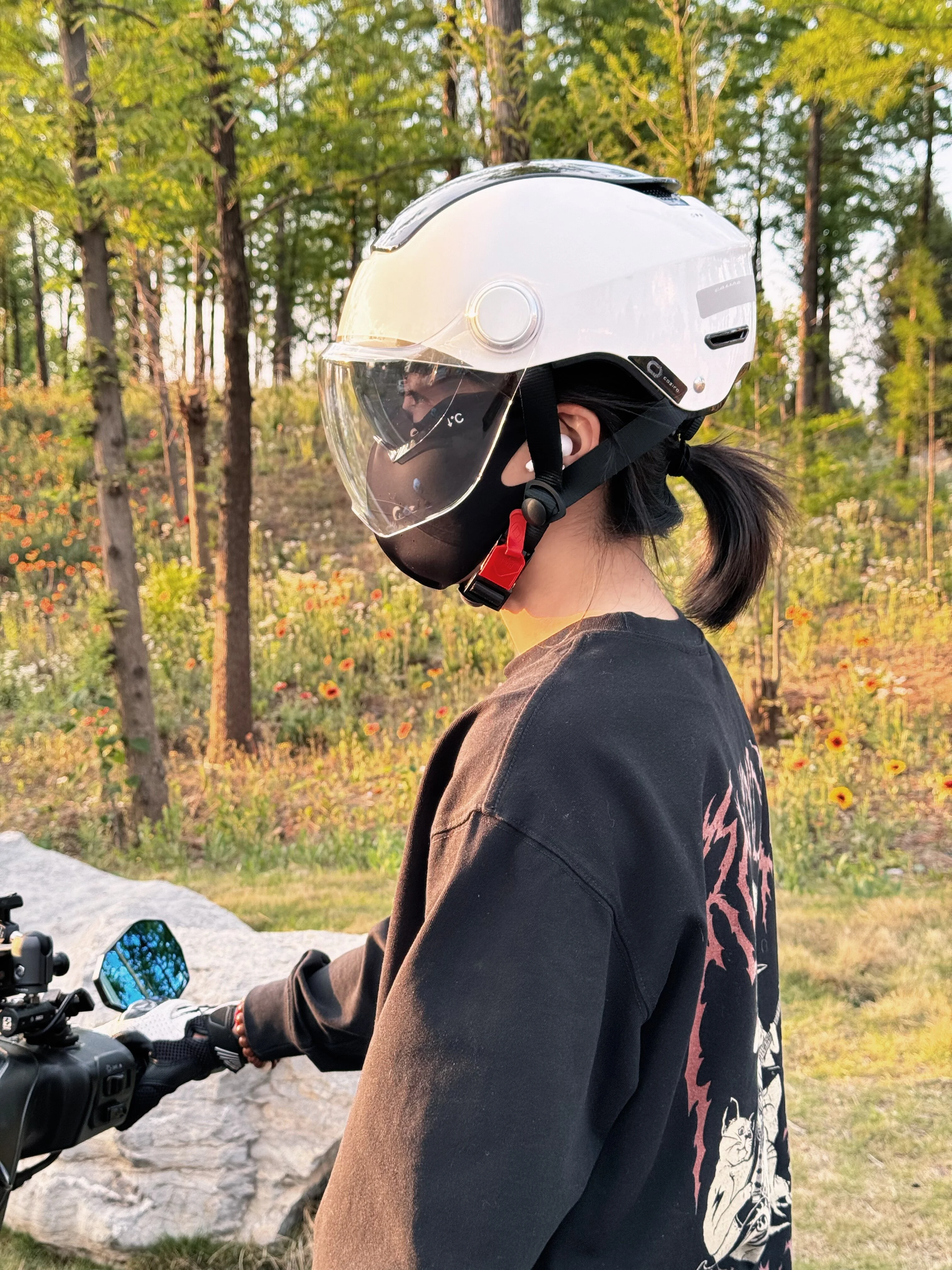 BIBEE Fortschrittlicher E-Bike-Helm für Stadtfahrer, Patentierte AirHuge-Belüftung, Doppelvisiere, Glänzende ABS-Schale, Leichte Sicherheitsausrüstung – Detail 13