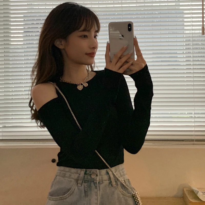 Spring and Autumn Long Sleeve Solid Color Top Design One Off-the-shoulder Spice Round Neck T-shirt  Slim Bottom Shirt