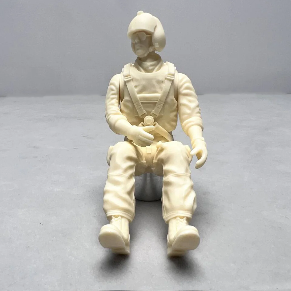 

Roban Accessories Pilot Figurine To 500-class BO105 UH1N AH1