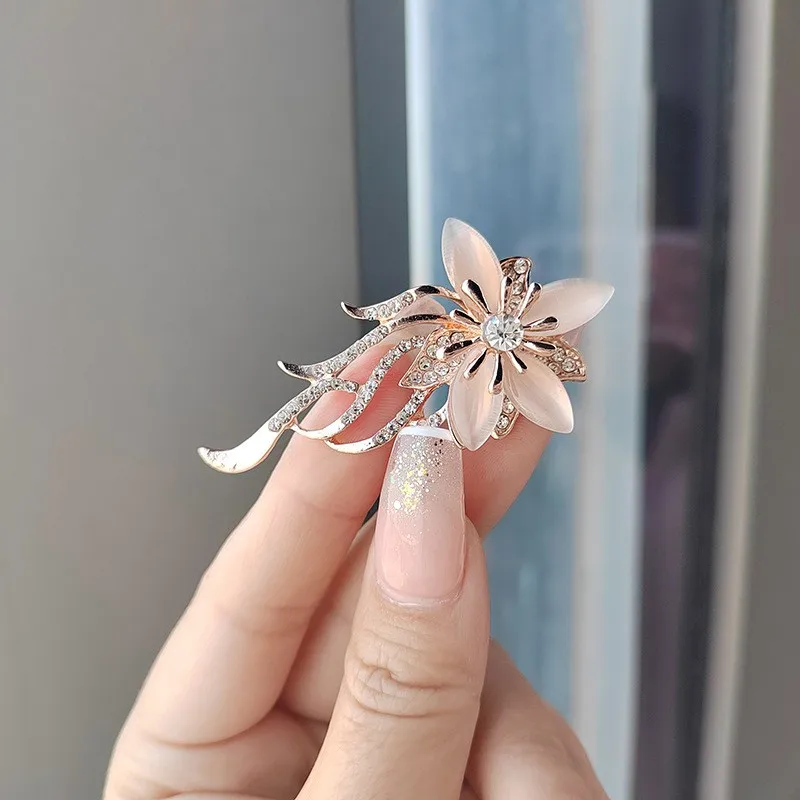 High-end Graceful Retro Palace Opal Flower Brooch Lady Temperament Personality Rhinestone Badge Pin 2024 New Style Breastpin