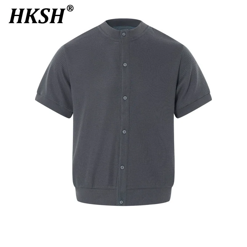 

HKSH Summer New Men Tide Elegant Vintage Trend Button T-shirt Niche Knitted Soild Color Chic Casual Short Sleeve Top Ins HK6425