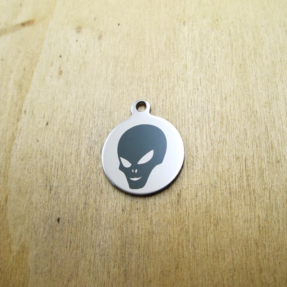 20pcs--Alien head face mask stainless steel charms Laser Engraved DIY Charms Pendants