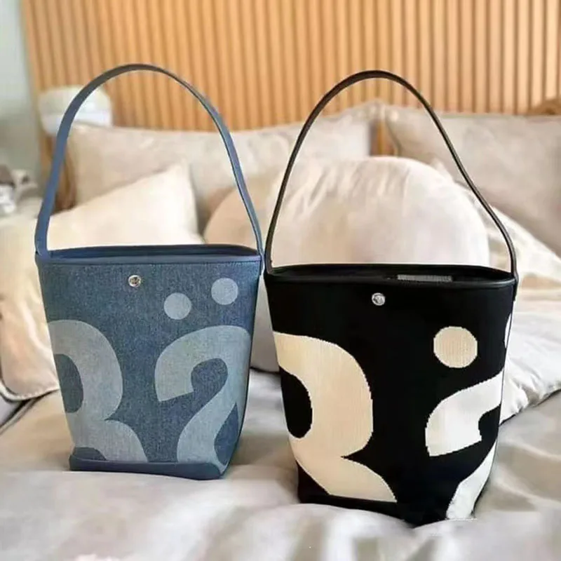 

Fashionable Brand New Thai Niche Bucket Bags for Women's Trendy Large-capacity Letter Printed Shoulder Bag Underarm Bags