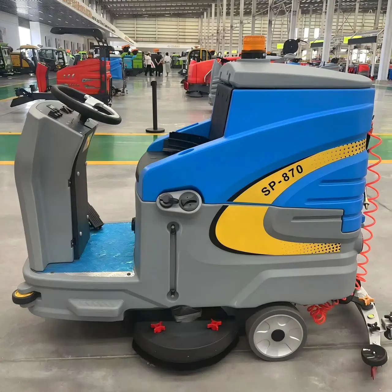 Modello 870 Vendita diretta in fabbrica Lavapavimenti Ride-on 5-6 ore di lavoro Lavapavimenti Magazzino Lavatrice per pavimenti in cemento