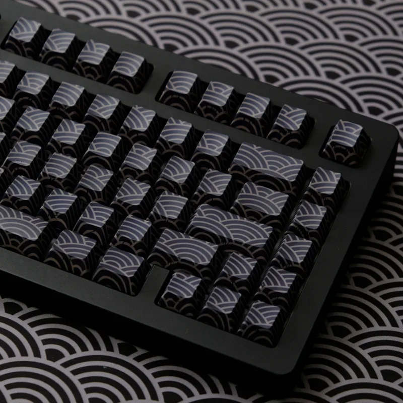 136 مفتاحًا من المصنع على الطراز الياباني المموج الشفاف PBT غطاء مفاتيح التسامي الحراري مناسب للوحة المفاتيح الميكانيكية