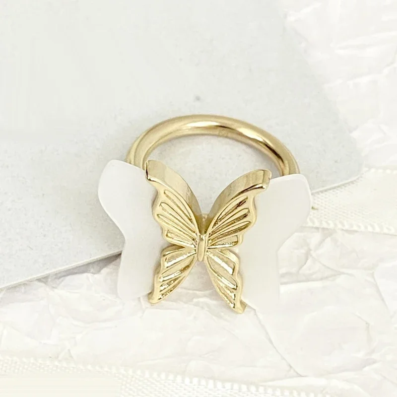 

New arrivals Luxury Brand Fashion Butterfly Ring Charm Palace Style Retro Brass Gold Color White Shell Stone Women Jewelry Gift