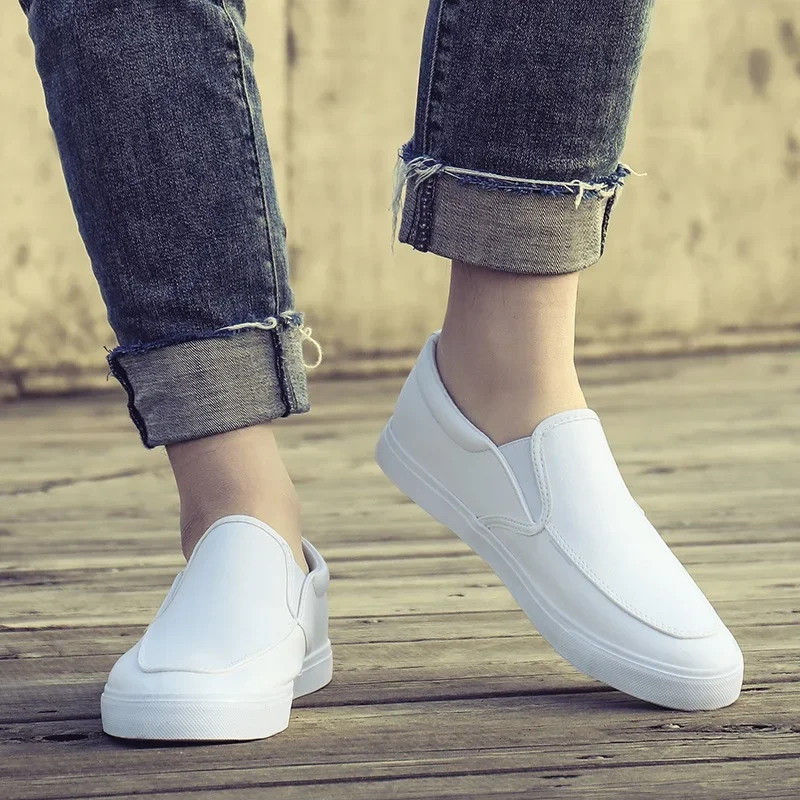 Spring Summer Men Loafers Soft Leather Men Shoes Flat Fashion Loafers Slip on Male Black White Shoes KA1187