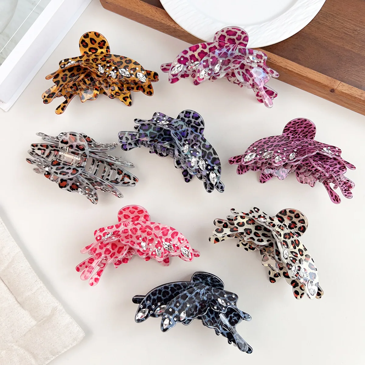

Элитная заколка-краб с леопардовым принтом и бабочкой, 13 см, для высоких причесок, легкая роскошная заколка со стразами, аксессуар для волос для женщин
