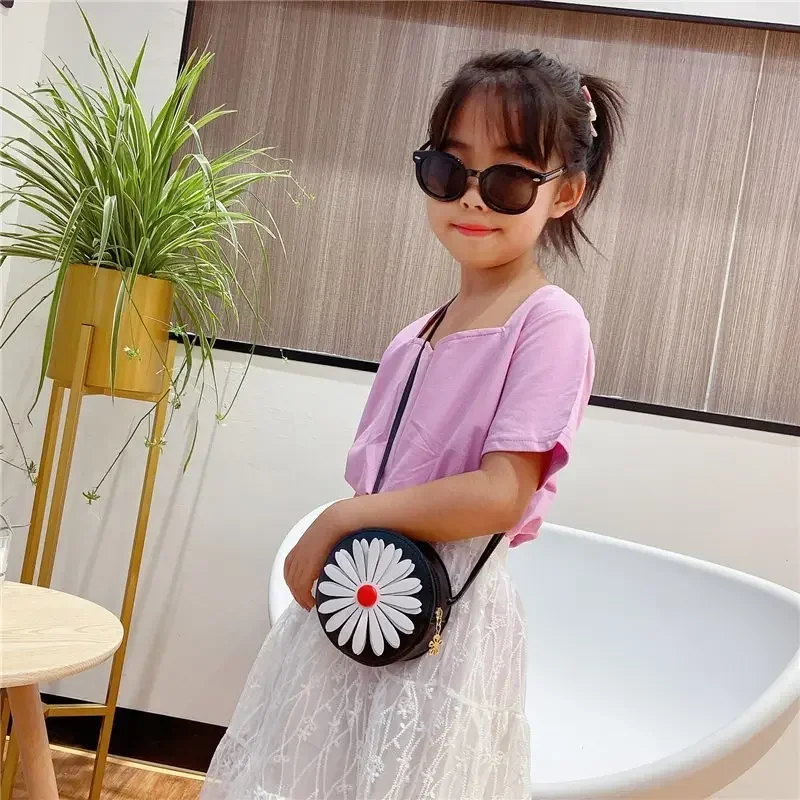 1 Piece Korean Fashion Messenger Bag for Girls Simplicity Daisy Crossbody Bag for Toddler Portable Travel Little Girl Coin Bag