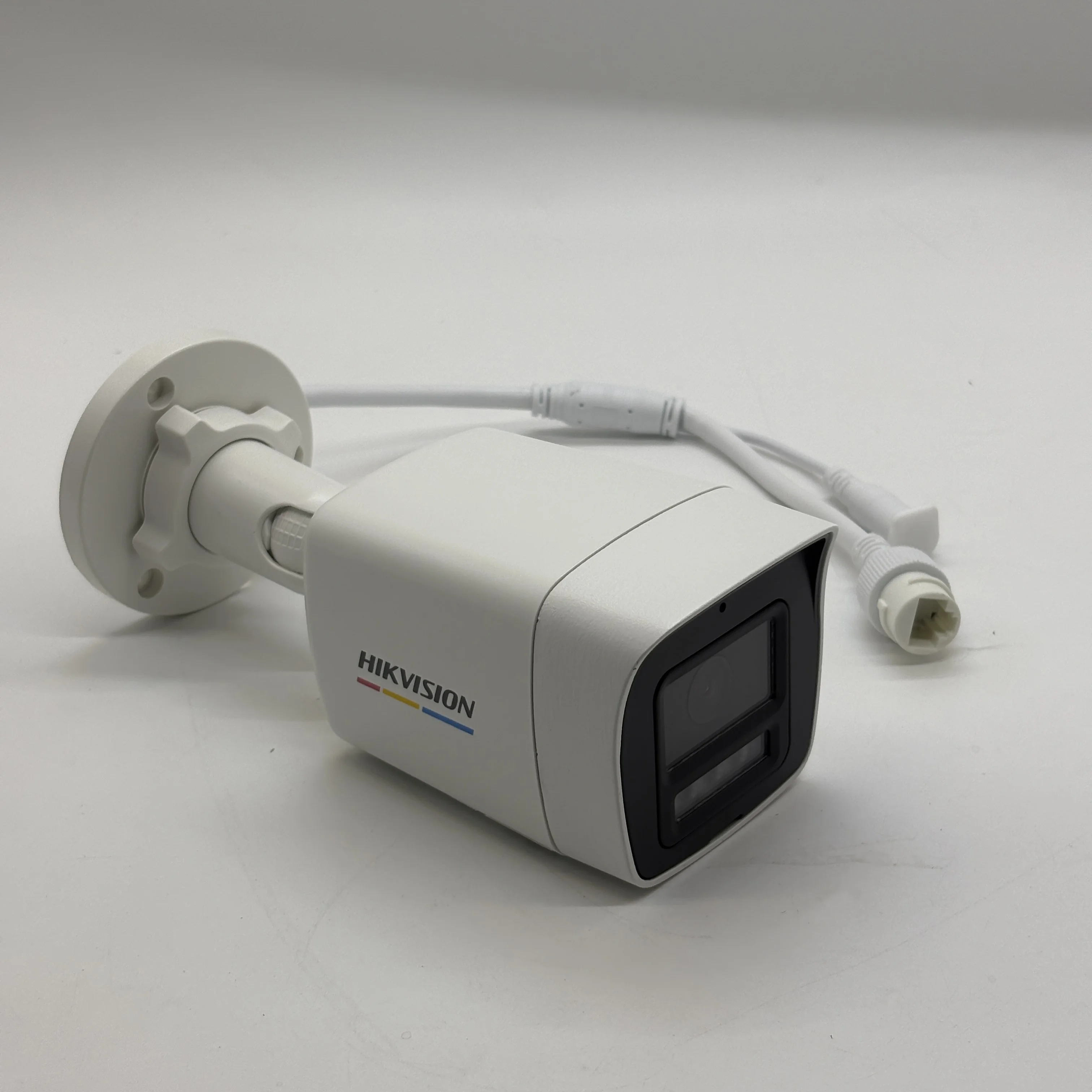 Hikvision DS-2CD1047G3-LIU 4MP Outdoor Network Camera 4mm F1.0 ColorVu 3.0 Smart Hybrid Light IR & White Light PoE Built-in Micr