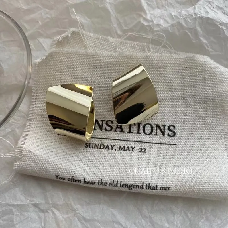 جديد بسيط نمط معدني لامع هندسية أقراط للنساء المألوف شخصية الإكسسوار اليومي مجوهرات الحفلات هدايا عيد الميلاد