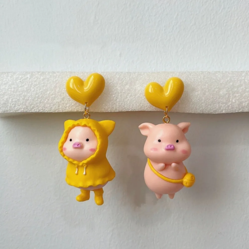 1Pair Cute Love Pig Drop Earrings Cartoon Three-DimenSional Raincoat Piggy Dangle Earrings for Women Girl Fashion Jewelry Gift