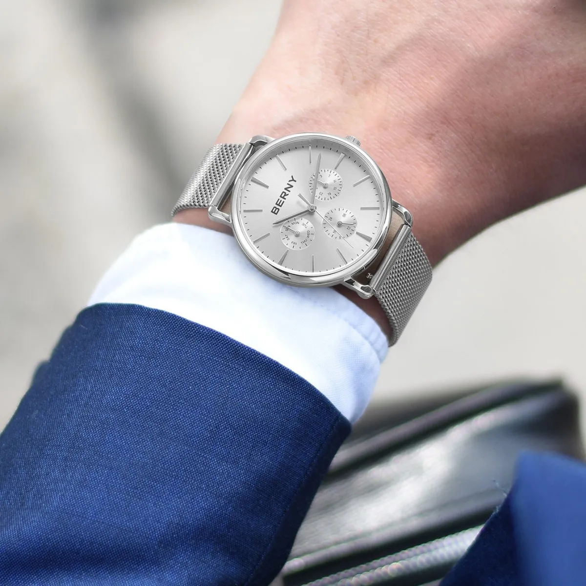 BERNY Herrenuhr mit Kalender und Wochenanzeige, moderner Stil, klassisch, elegant, schlanke Quarzuhr, Edelstahl 6P29 5ATM Armbanduhr – Detail 10