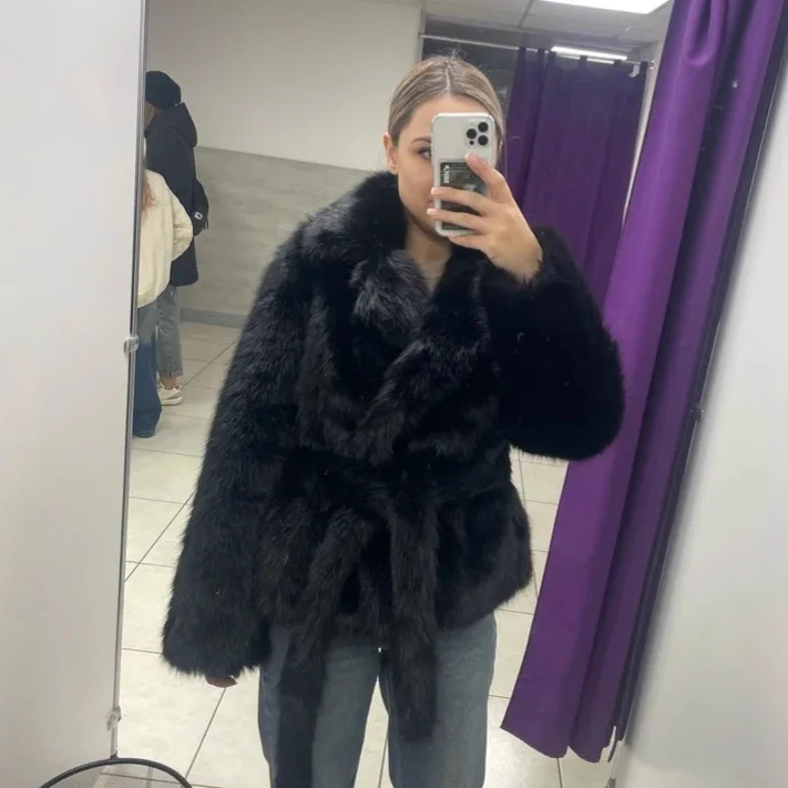 Nowy płaszcz ze sztucznego futra damskiego 2025, modny, dopasowany, średniej długości, młodzieżowy, ekologiczny płaszcz ze sztucznego futra dla kobiet.