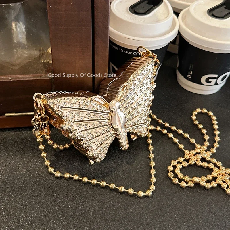 2025 موضة أحمر الشفاه حقيبة محفظة نسائية للعملات المعدنية للنساء فراشة شكل حقيبة كروسبودي صغيرة فاخرة مصمم الماس الذهب والفضة حقيبة صغيرة