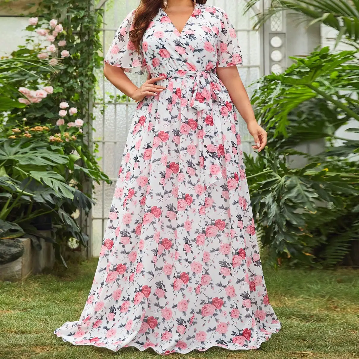 فستان شيفون برقبة على شكل حرف V مطبوع بالأزهار ، مقاس كبير