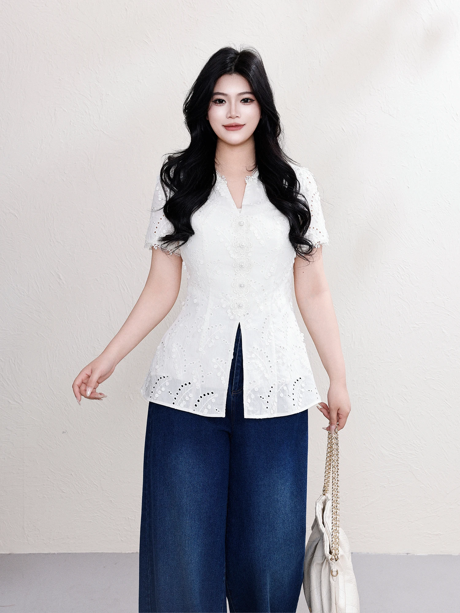 

Elegant V-Neck Embroidered Hollow out Shirt Slimming Waist Short Sleeve Split Design Summer Fashion plus Size Women's Top