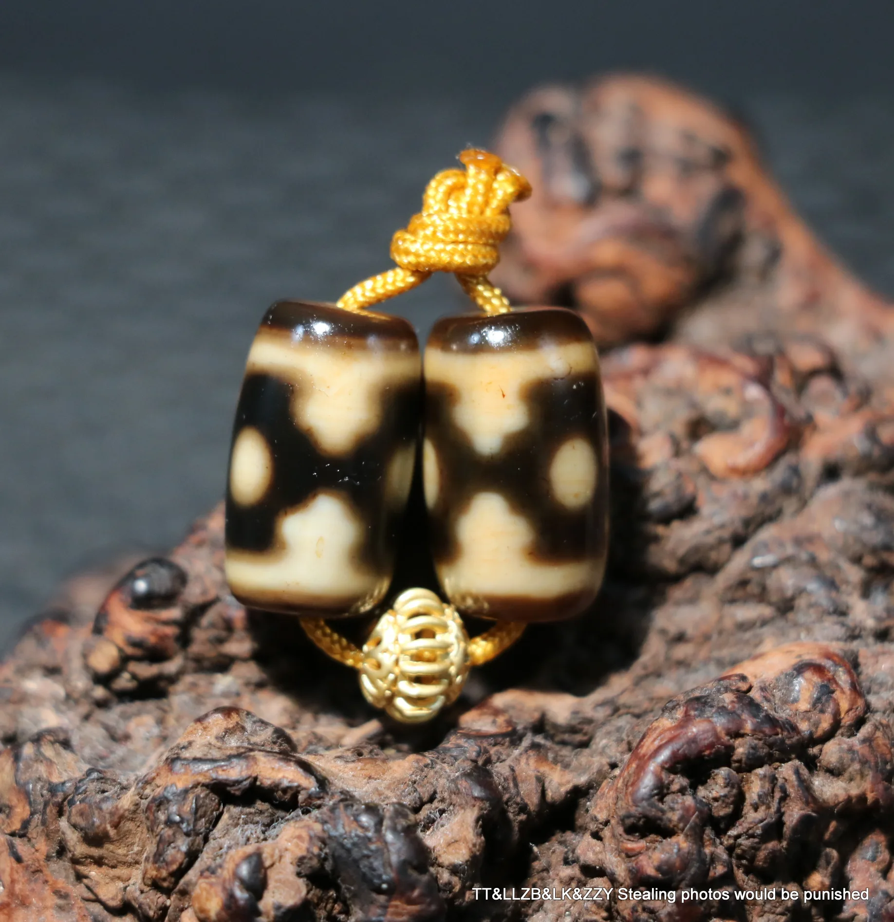 

A Pair of Tibetan Top Old Agate Ivory Color Honestly 3 Eye dZi Bead Totem Amulet LKbrother Talisman UPD0621A19