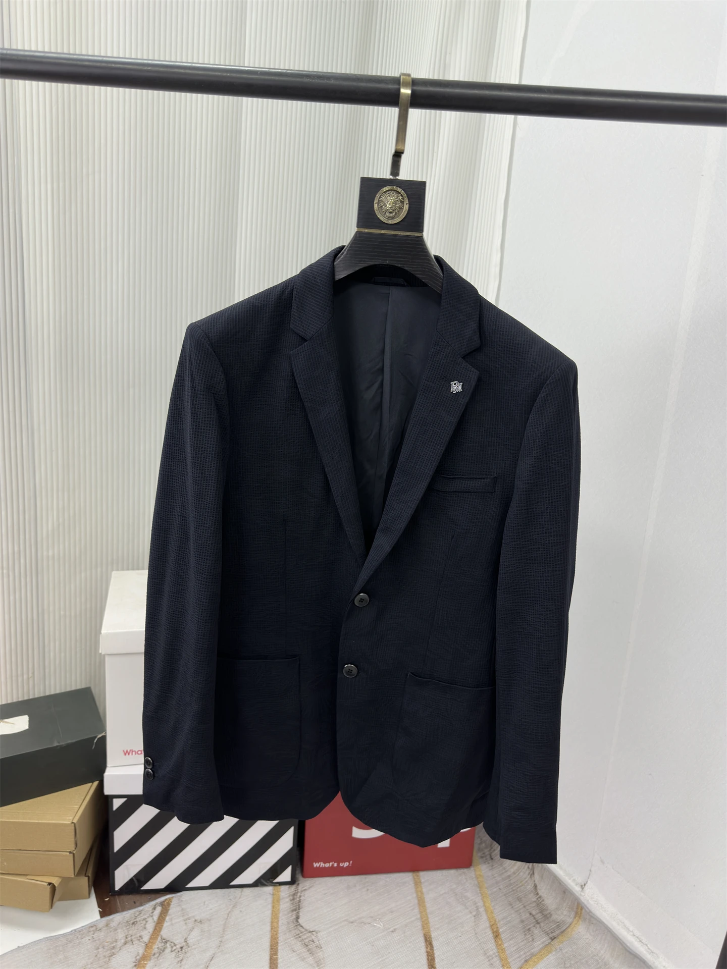 

Мужской повседневный однобортный пиджак для бизнеса и поездок на работу, модный, с вышивкой, весенний, из мягкого полиэстера