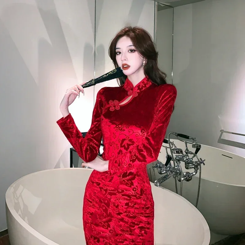 

Chinese Style New Year Red Dress Elegant Ladies Sheath Long Sleeves Modified Cheongsam Retro Style Jacquard Evening Party Dress